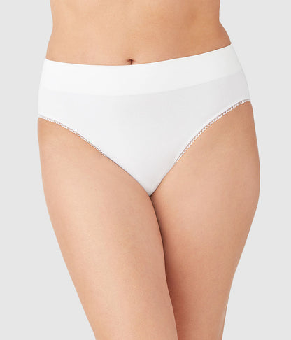 Wacoal Feeling Flexible Hi-Cut - White