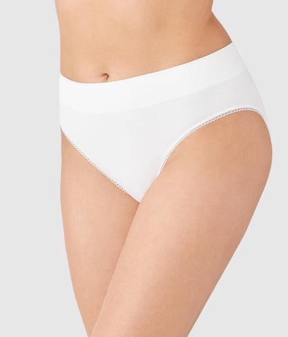 Wacoal Feeling Flexible Hi-Cut - White