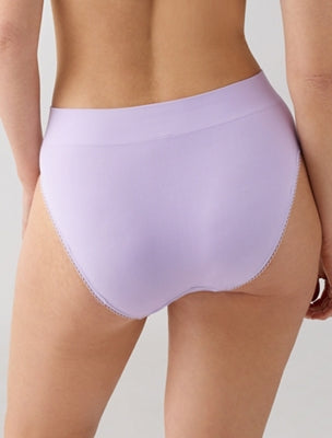 Wacoal Feeling Flexible Hi-Cut - White